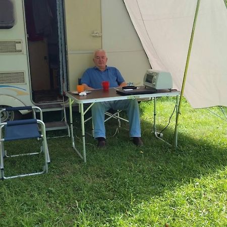 Camping Aviator, Numai Teren, Campare Pentru Rulote Autorulote Personale, Campingul Nu Are Rulote !!! Buşteni Buitenkant foto