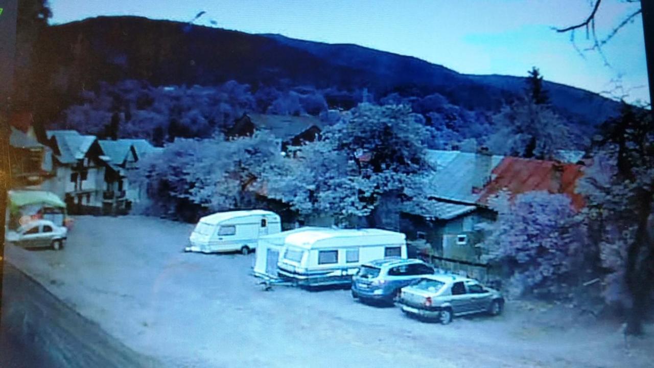 Camping Aviator, Numai Teren, Campare Pentru Rulote Autorulote Personale, Campingul Nu Are Rulote !!! Buşteni Buitenkant foto