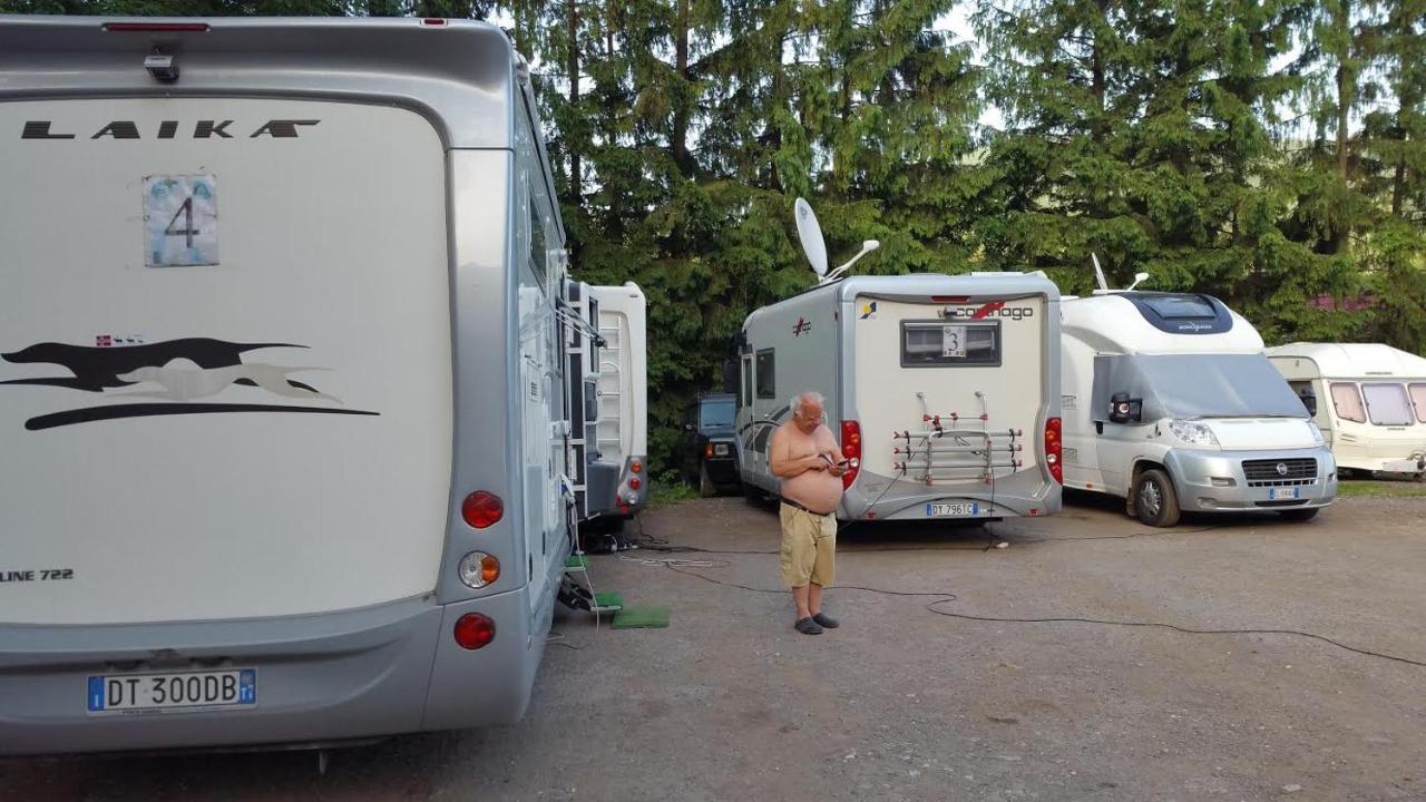 Camping Aviator, Numai Teren, Campare Pentru Rulote Autorulote Personale, Campingul Nu Are Rulote !!! Buşteni Buitenkant foto