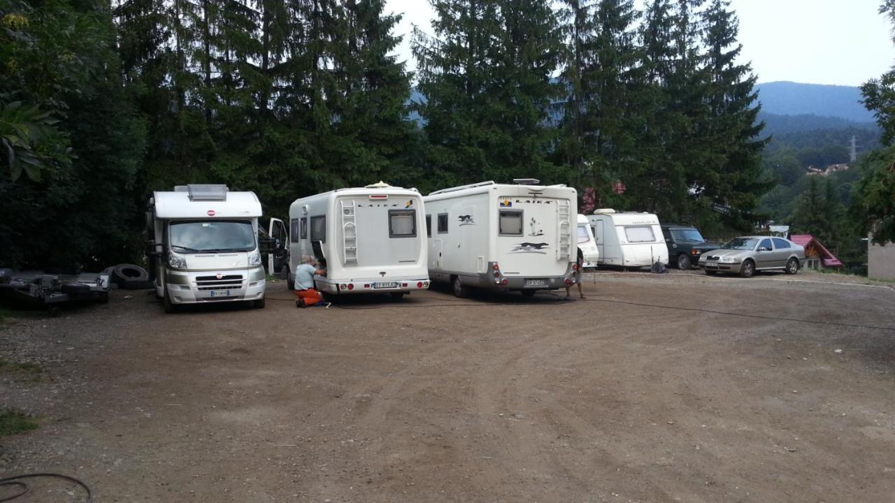 Camping Aviator, Numai Teren, Campare Pentru Rulote Autorulote Personale, Campingul Nu Are Rulote !!! Buşteni Buitenkant foto