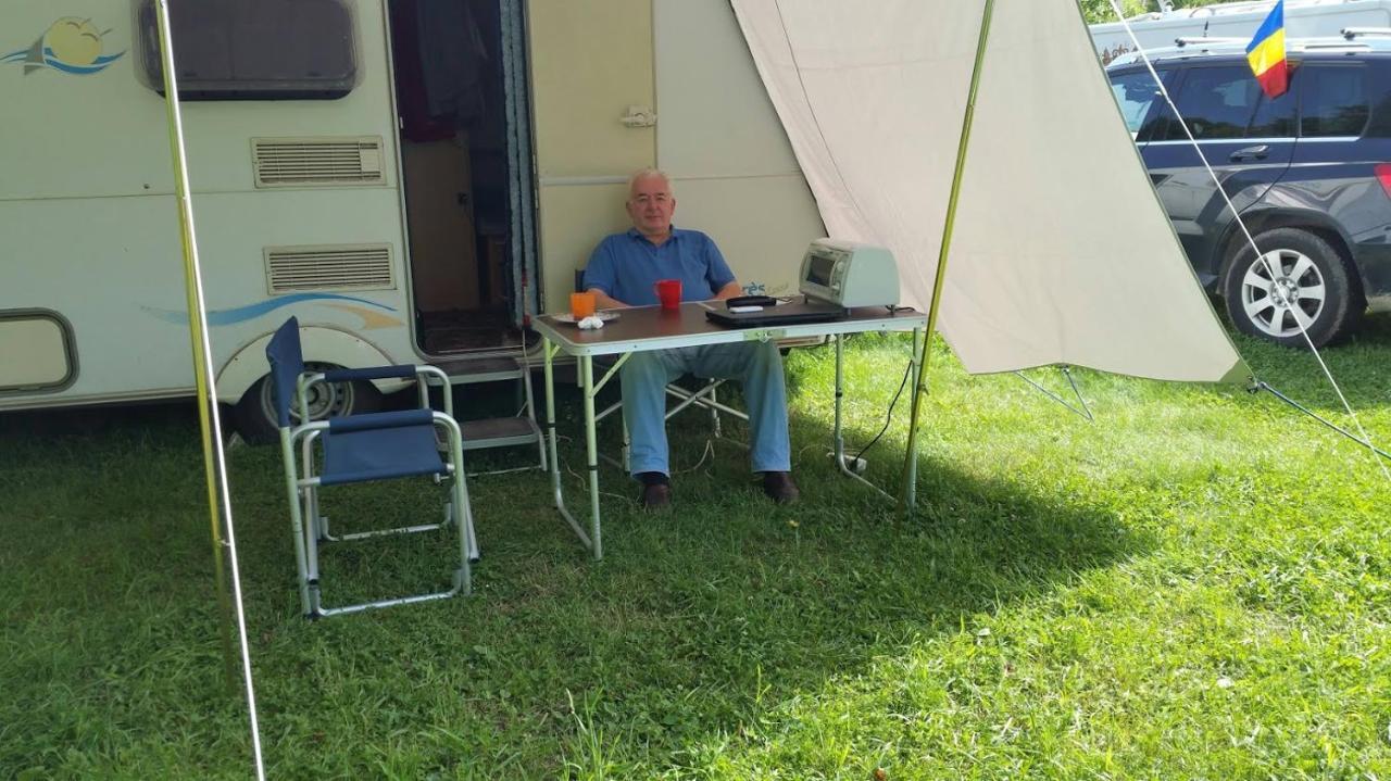 Camping Aviator, Numai Teren, Campare Pentru Rulote Autorulote Personale, Campingul Nu Are Rulote !!! Buşteni Buitenkant foto